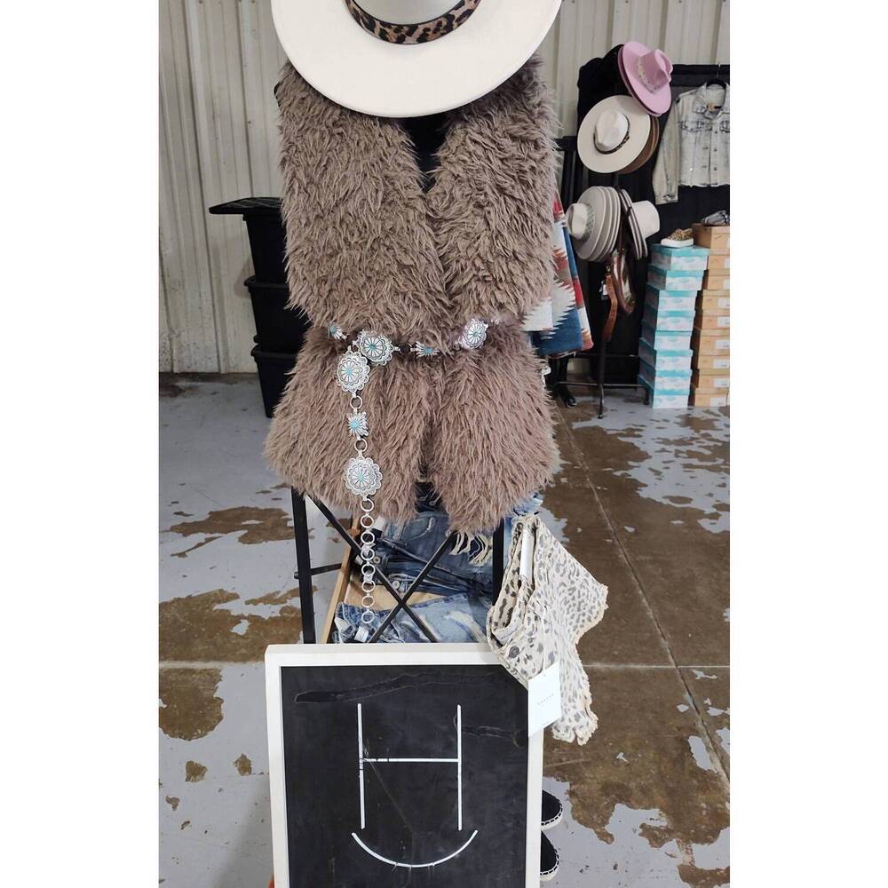 NEW VANILLA BAY women's furry vest in mocha